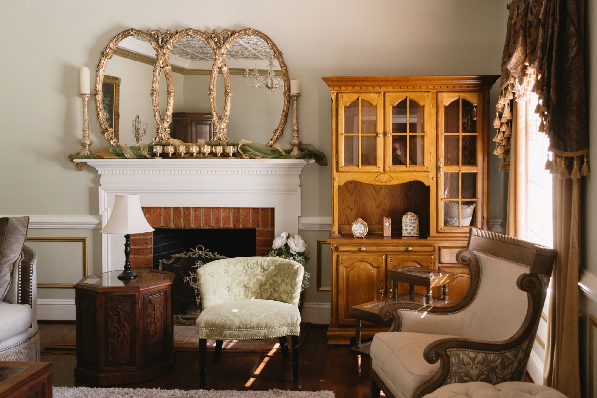 Parlour with fireplace
